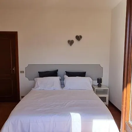 Casabelvederestresa Apt 3