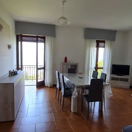 Casabelvederestresa Apt 3